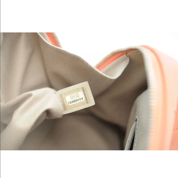 )CHANEL BOWLER SHOULDER BAG - Picture 4 of 8